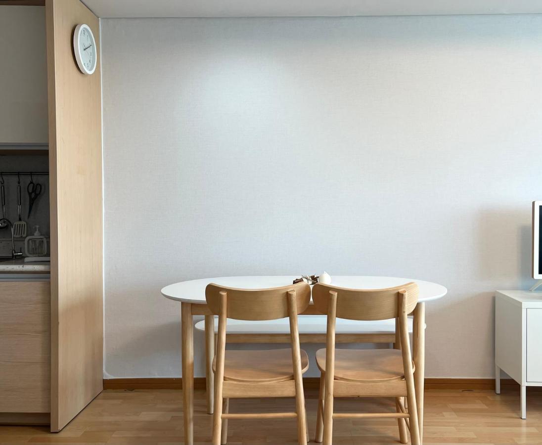 Apartment Hongik Univ Station Exit 1 Seoul